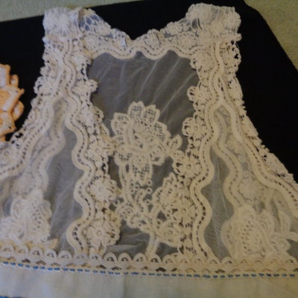 JUNK DRAWER VINTAGE DOILYS RUNNER PART OF LACE VEST LOT 5 ITEMS - Picture 6 of 10